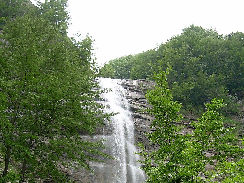 960px-Cascate_della_Morricana_(Teramo)